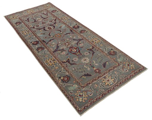 Corner detail of New Farahan rug showing border pattern and Wool pile