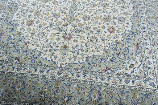 Close-up detail of New Kashan rug from Iran / Persia showing Cork weave