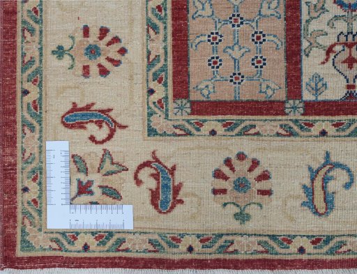 Corner detail of New Farahan rug showing border pattern and Wool pile