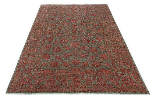 Surface texture of New Farahan rug with natural Wool and intricate pattern