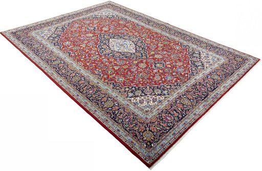 Close-up detail of New Kashan rug from Iran / Persia showing Cork weave