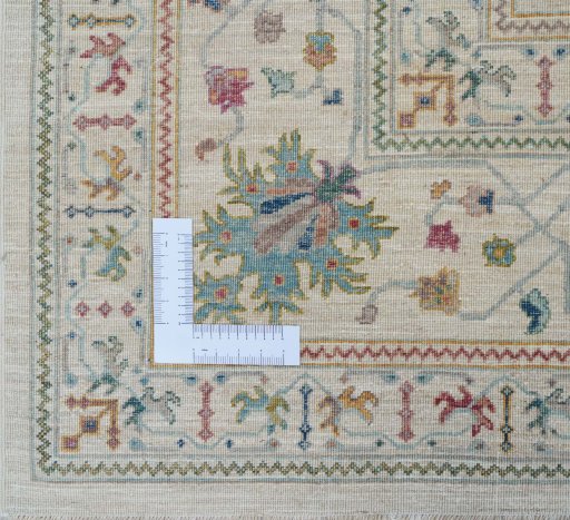 Corner detail of New Farahan rug showing border pattern and Wool pile