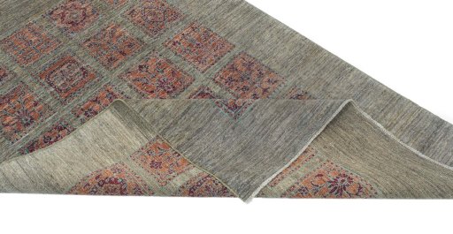 Central medallion detail of New Farahan rug from Pakistan