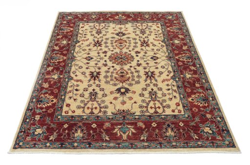 Surface texture of New Farahan rug with natural Wool and intricate pattern