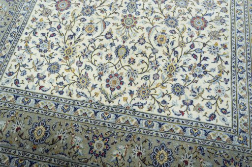 Close-up detail of New Kashan rug from Iran / Persia showing Cork weave