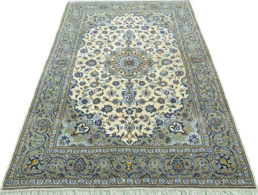 Surface texture of 2000s Kashan rug with natural Wool and intricate pattern