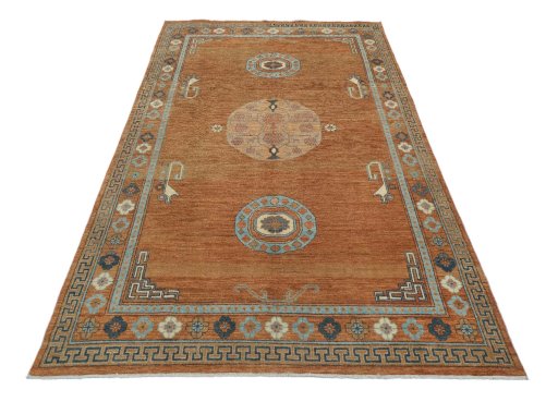 Surface texture of New Farahan rug with natural Wool and intricate pattern