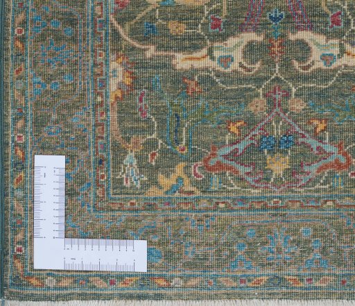 Corner detail of New Farahan rug showing border pattern and Wool pile