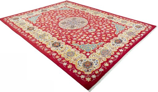 Close-up detail of 2000s Kashan rug from Iran / Persia showing Wool weave