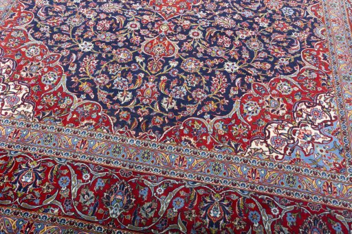 Close-up detail of New Kashan rug from Iran / Persia showing Cork weave
