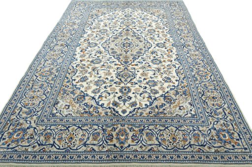 Surface texture of 2000s Kashan rug with natural Wool and intricate pattern