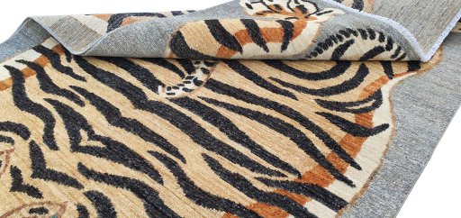 Close-up detail of New Farahan rug from Pakistan showing Wool weave