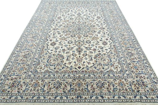 Surface texture of 2000s Kashan rug with natural Wool and intricate pattern