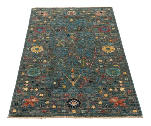Surface texture of New Farahan rug with natural Wool and intricate pattern