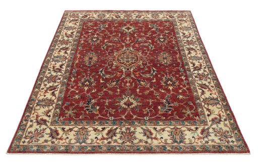 Surface texture of New Farahan rug with natural Wool and intricate pattern
