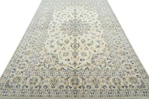 Surface texture of 2000s Kashan rug with natural Wool and intricate pattern