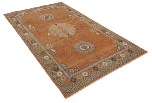 Corner detail of New Farahan rug showing border pattern and Wool pile