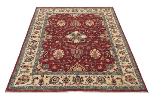 Surface texture of New Farahan rug with natural Wool and intricate pattern