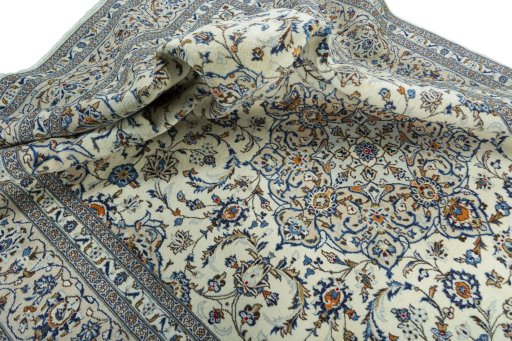 Surface texture of 2000s Kashan rug with natural Wool and intricate pattern