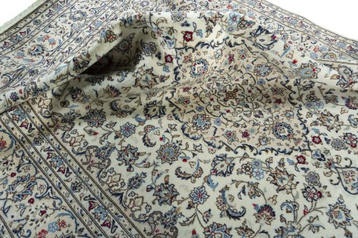 Surface texture of 2000s Kashan rug with natural Wool and intricate pattern