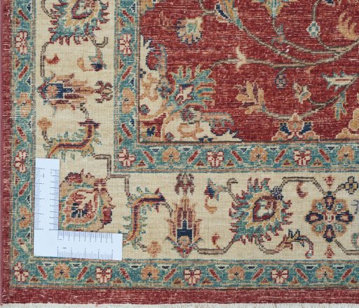 Corner detail of New Farahan rug showing border pattern and Wool pile