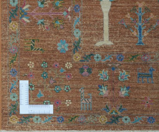 Corner detail of New Farahan rug showing border pattern and Wool pile