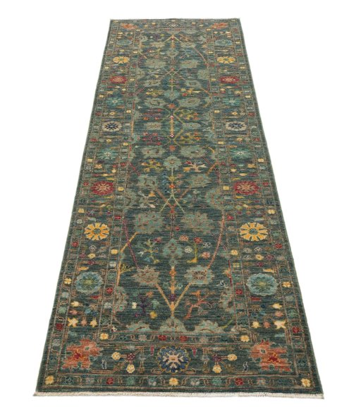 Surface texture of New Farahan rug with natural Wool and intricate pattern