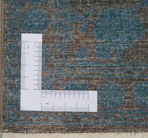 Corner detail of New Farahan rug showing border pattern and Wool pile
