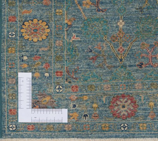 Corner detail of New Farahan rug showing border pattern and Wool pile
