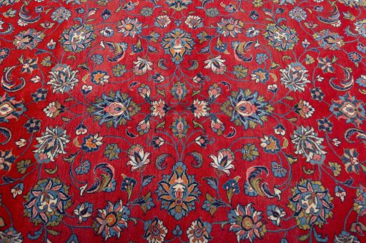 Central medallion detail of 2000s Sarough rug from Iran / Persia