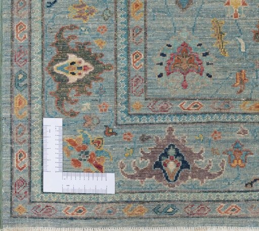 Corner detail of New Farahan rug showing border pattern and Wool pile