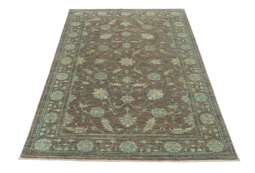 Surface texture of New Farahan rug with natural Wool and intricate pattern
