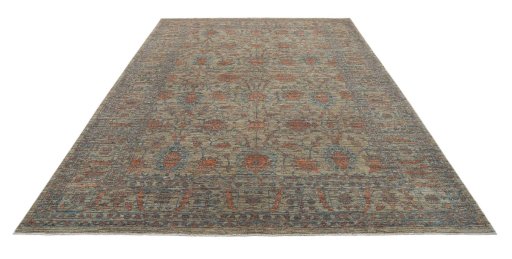 Surface texture of New Farahan rug with natural Wool and intricate pattern