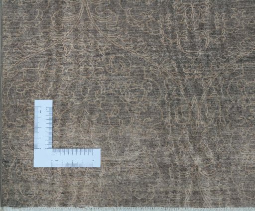 Corner detail of New Farahan rug showing border pattern and Wool pile