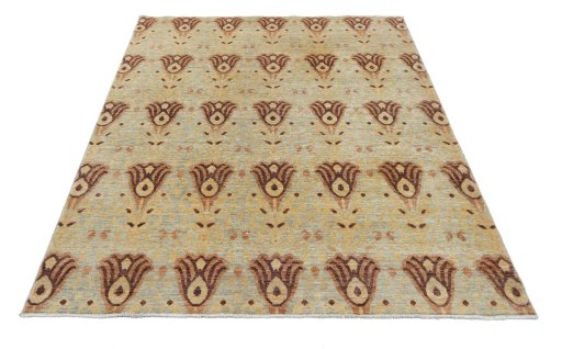 Surface texture of New Farahan rug with natural Wool and intricate pattern