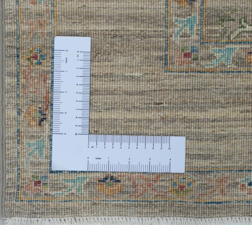 Corner detail of New Farahan rug showing border pattern and Wool pile