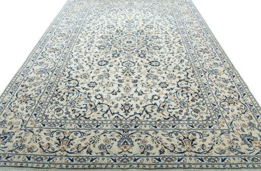 Surface texture of 2000s Kashan rug with natural Wool and intricate pattern