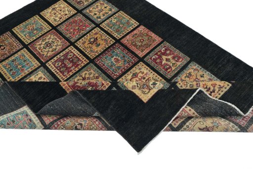 Central medallion detail of New Farahan rug from Pakistan