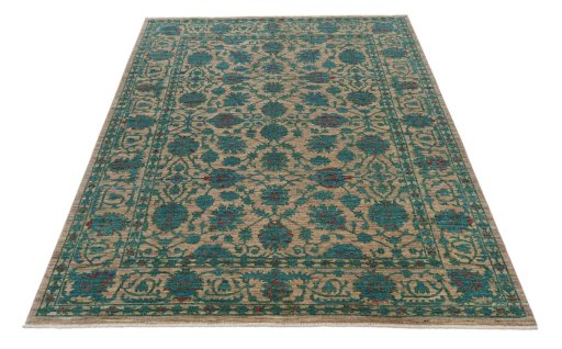 Surface texture of New Farahan rug with natural Wool and intricate pattern
