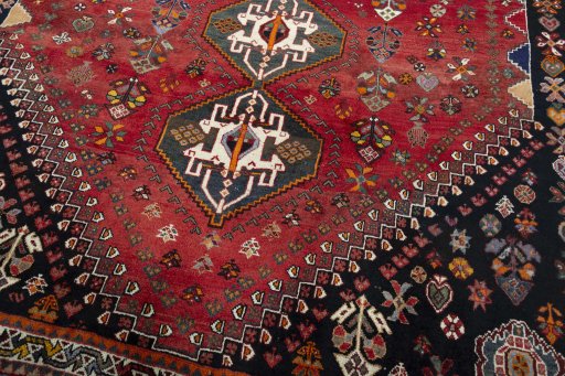 Central medallion detail of 2000s Shiraz rug from Iran / Persia