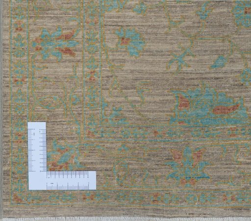 Corner detail of New Farahan rug showing border pattern and Wool pile
