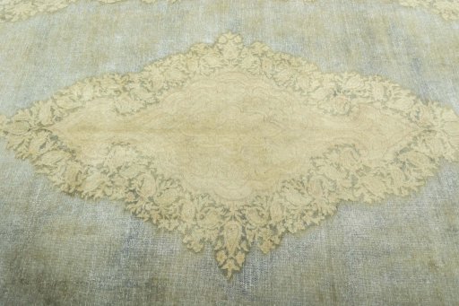 Central medallion detail of 1970s Vintage rug from Pakistan