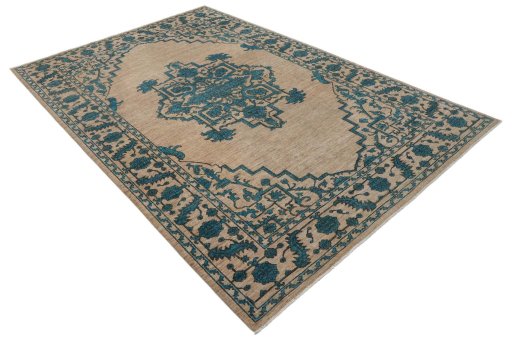 Corner detail of New Farahan rug showing border pattern and Wool pile