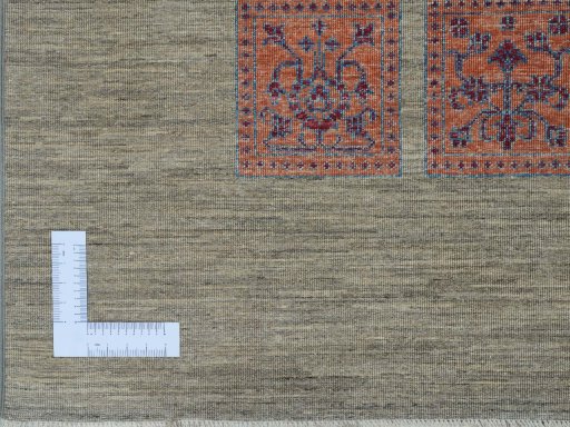 Corner detail of New Farahan rug showing border pattern and Wool pile