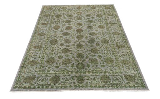 Surface texture of New Farahan rug with natural Wool and intricate pattern