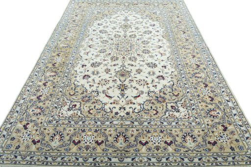 Surface texture of 2000s Kashan rug with natural Wool and intricate pattern