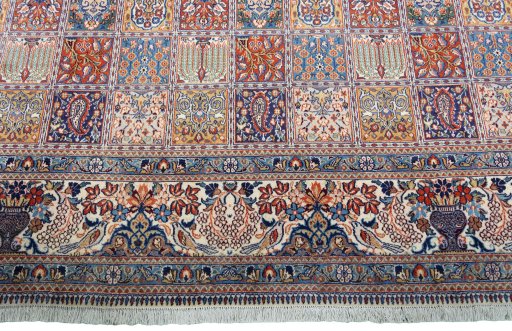 Central medallion detail of 2000s Moud rug from Iran / Persia