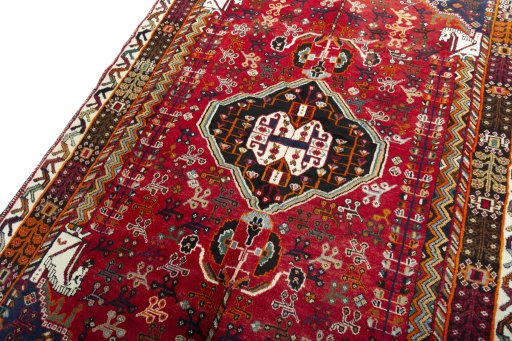 Backside of handmade 1970s Shiraz rug showing knot structure and weave density