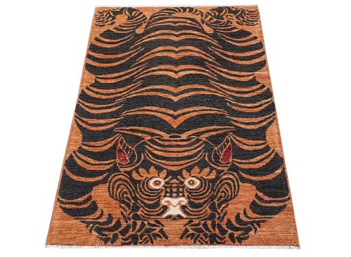 Corner detail of New Farahan rug showing border pattern and Wool pile