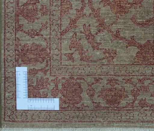 Corner detail of New Farahan rug showing border pattern and Wool pile